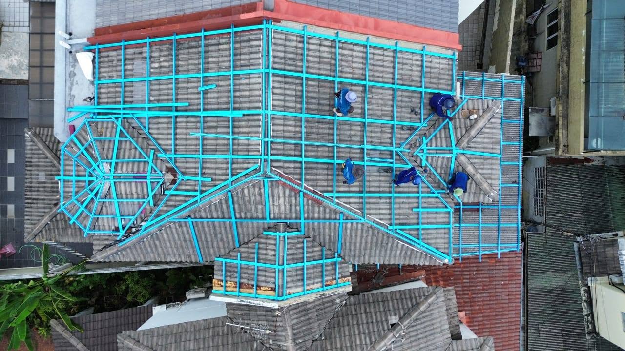 Kajang roof structure during work